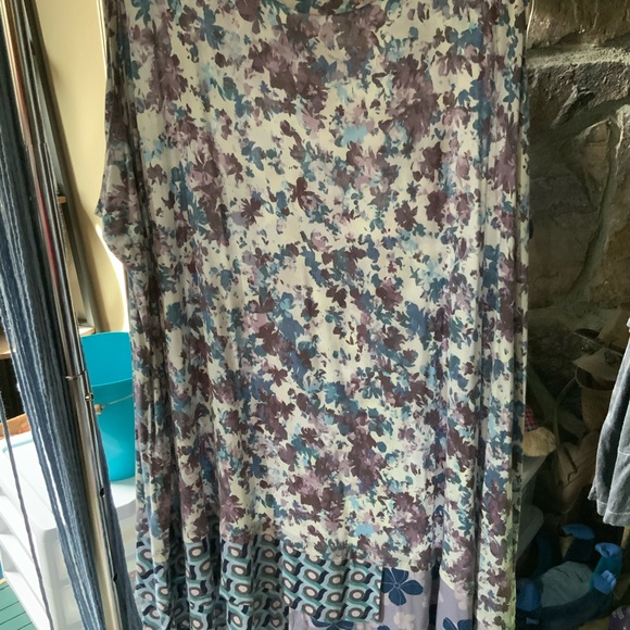 LOGO layers floral tank with ruffles, 3X - Picture 3 of 4